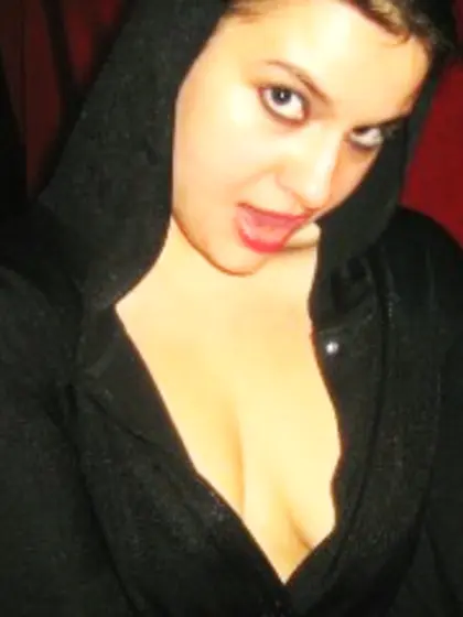 Brunette renata perform anal