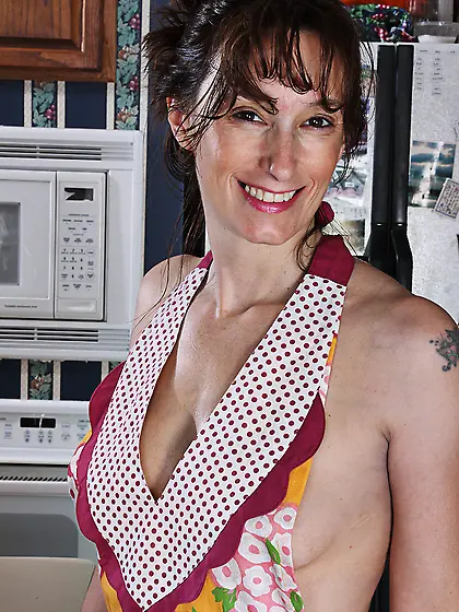 Brunette horny mature