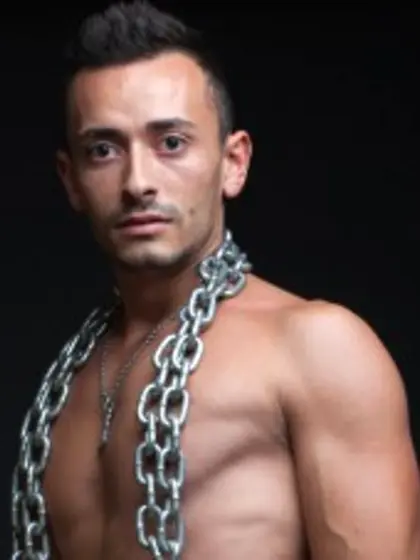 Brunette Freddie Dancing.