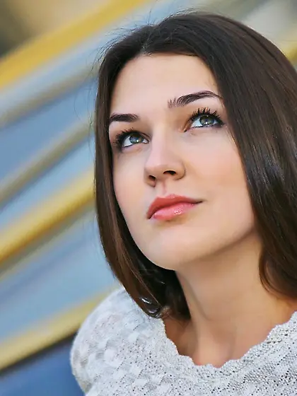 Elegant and tall brunette babe Vanda B gets out of her dress and