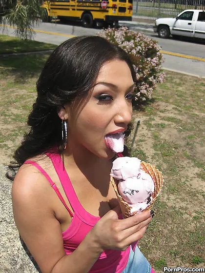 Corn beef cudgels blowjob