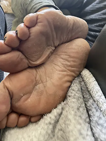 Mom candid feet