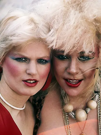 Allring blondes red dress