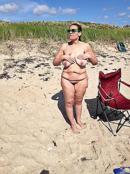 Rachel G. ,  from Florida,  GMILF gets naked