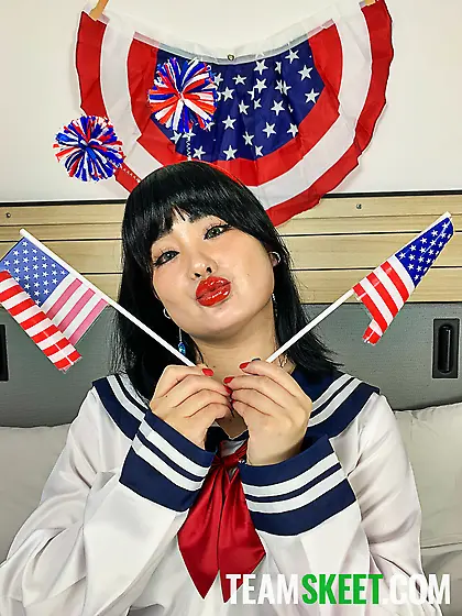 Twerking princess from Asia shows off her pussy and more