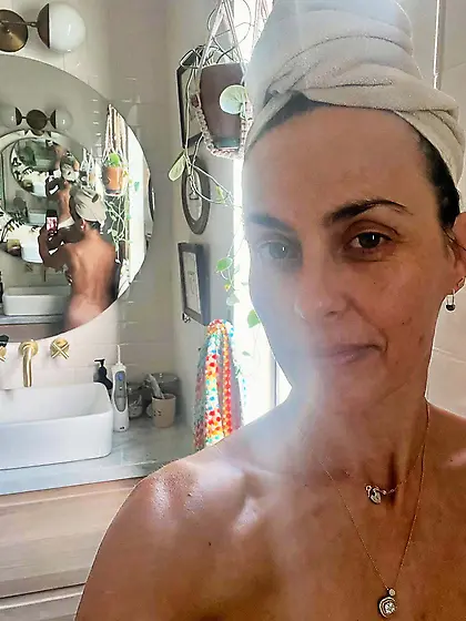 Constance Zimmer - Chrostmas selfie
