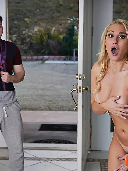 Horny stepson fucks naked and wet stepmom after shower