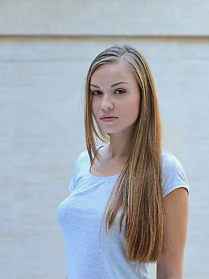 Cute babe displays foxy