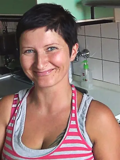 Short-haired milf kneeling suck