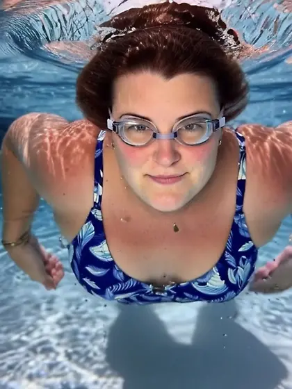 Une femme sous l'eau