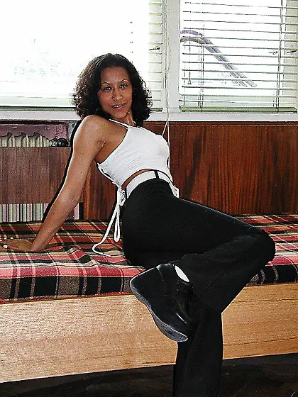 Sultry indian slut pulls