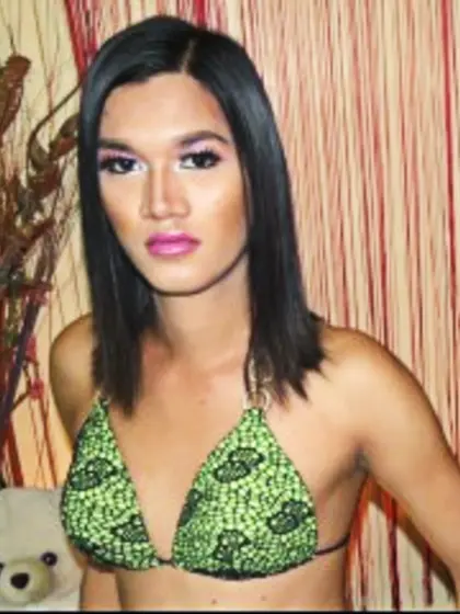 22 yo brunette Desirablesofia.