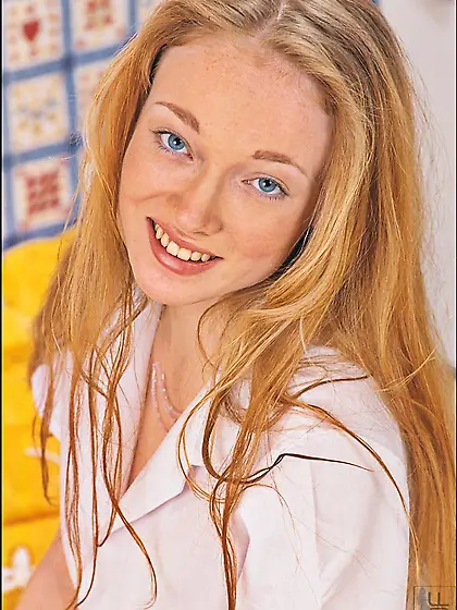 Stripping cute lingerie yummy teen babe Ivana C enters a huge lo