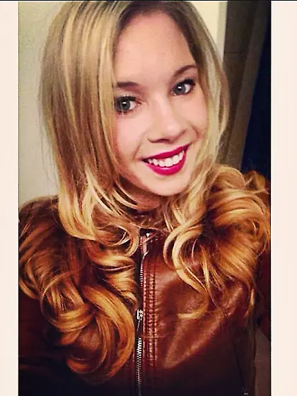 Elise was excited to show tits and shake ass