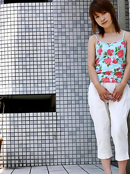 Seducing oriental bimbo Akari Idols adores flashing her intimacy