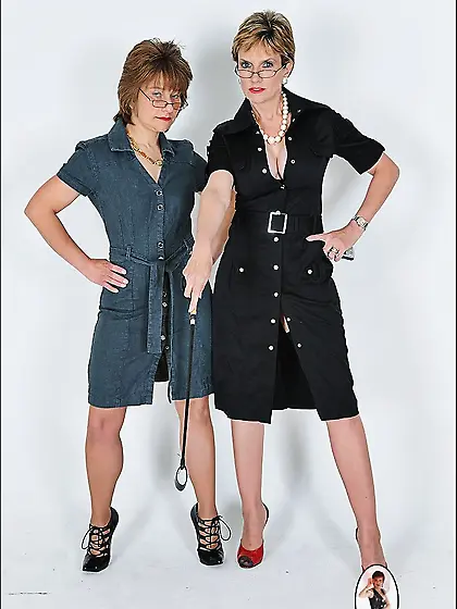 Lady Sonia strips all of her clothes for the camera and teases u