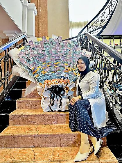 anyone interested to cum on this bitch?