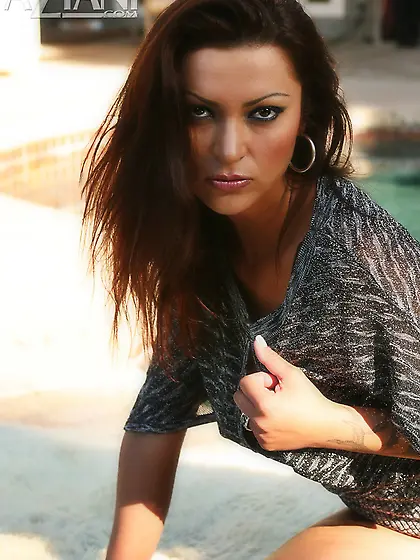 Passionate momma Nikita Denise showing her tight booty and shave