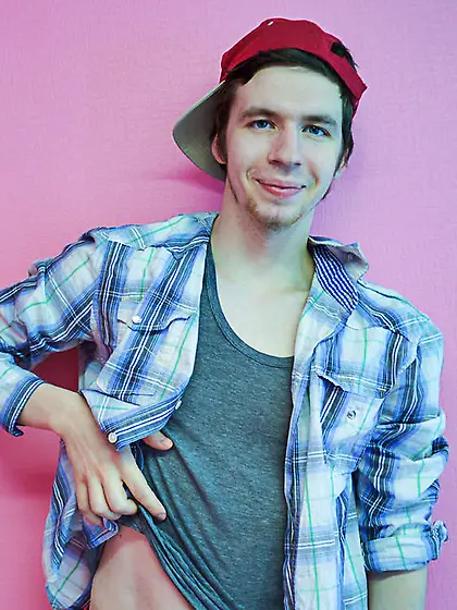 White man lovelyelliott smoking