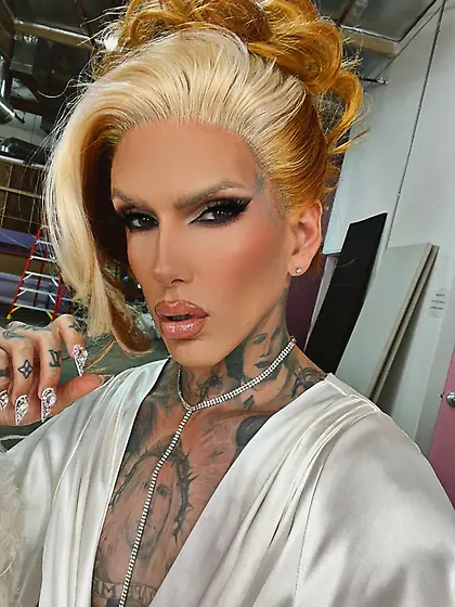Jeffree Star tattooed makeup twink