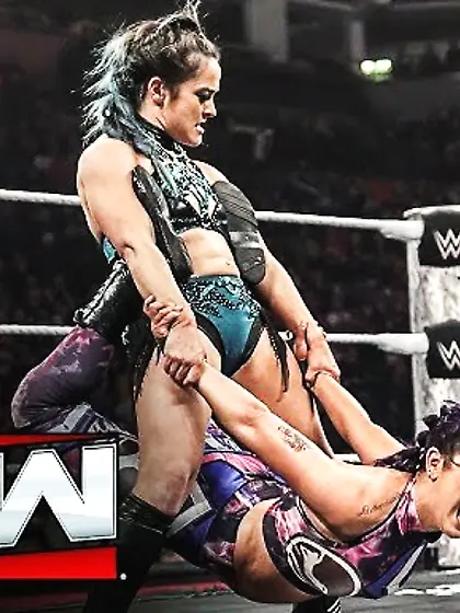 Lyra Valkyria and Bayley