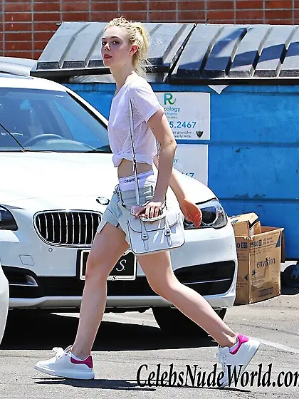 Elle Fanning's Braless pics