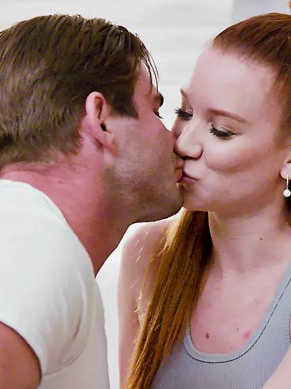 Madison Morgan and Scarlett Sage pleasuring lucky dude on the co