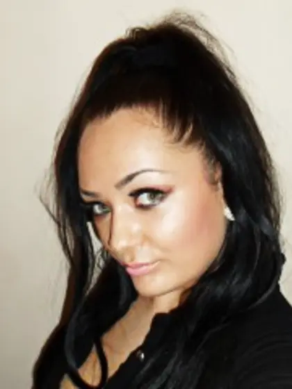 Brunette sandra perform cameltoe