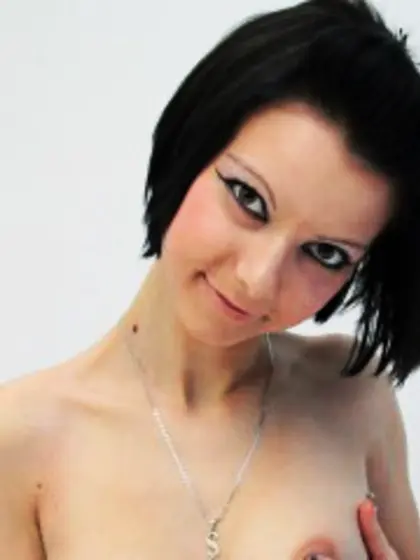 Brunette zellyxx perform anal