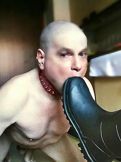 kiss my boot soles and smiley in the cam loser