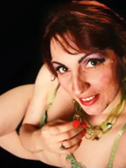 Brunette aicha perform anal