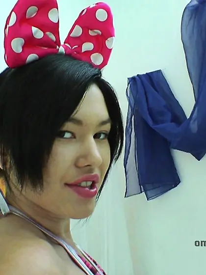 Raven haired slut fills