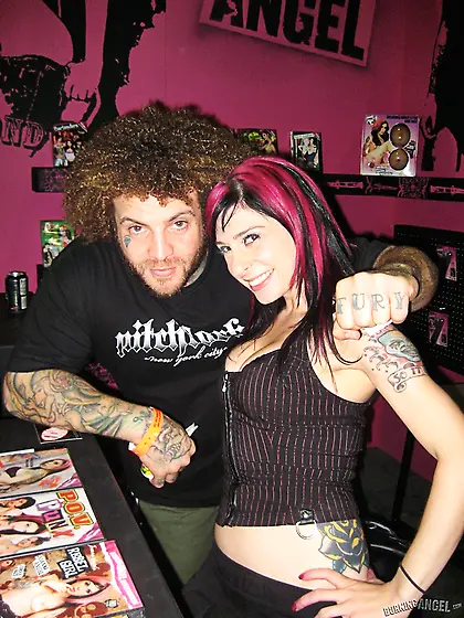 Inked punk chick fools