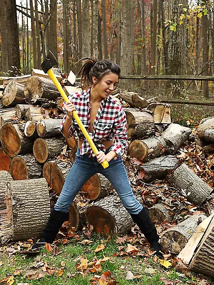 Sexy and hot brunette Daisy Summers shows off her hot solo outdo