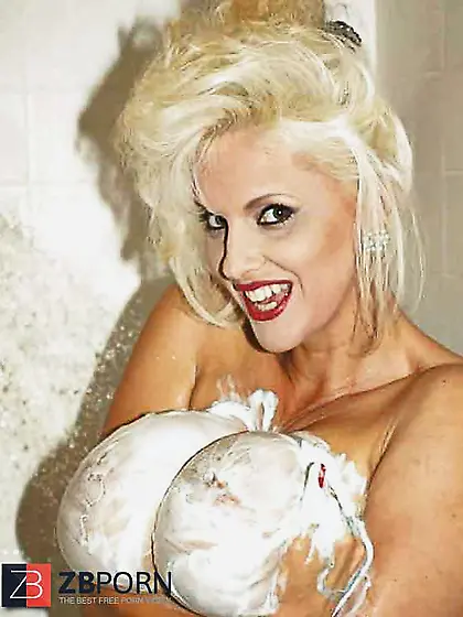 Julie Juggs -paul-dom