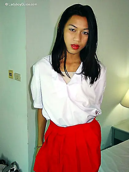 Tgirl in red stockings & heels sucks & fucks