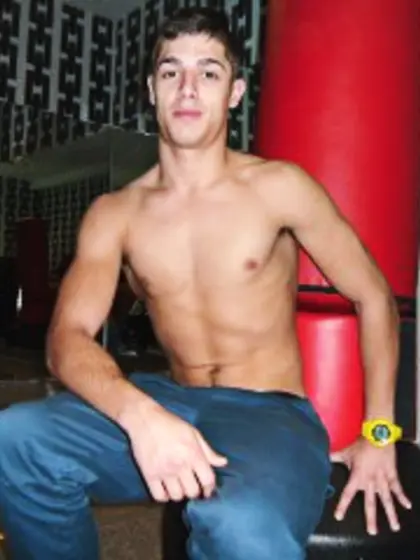 Brunette derekforte perform anal