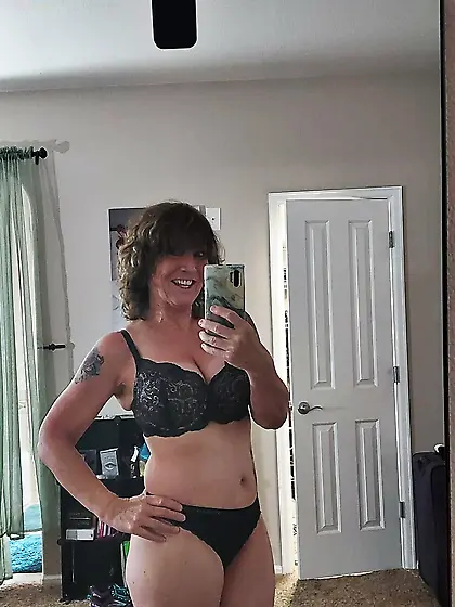 Gilf posing