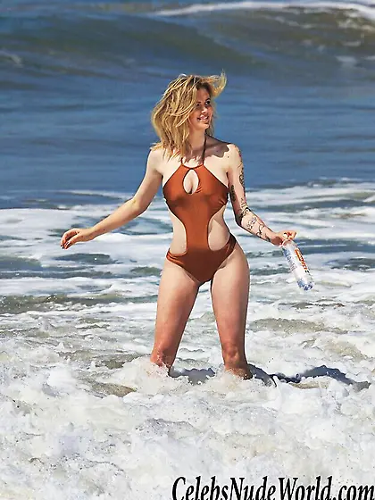 Ireland Baldwin Hot