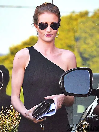 Rosie Huntington Whiteley Braless Photos