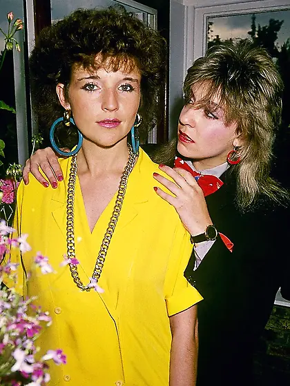 Steaming hot chick yellow