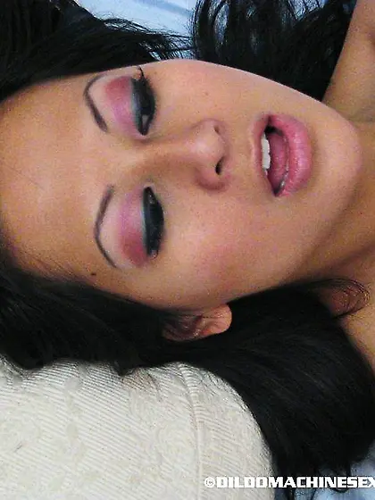 Tattoed darl haired stunner