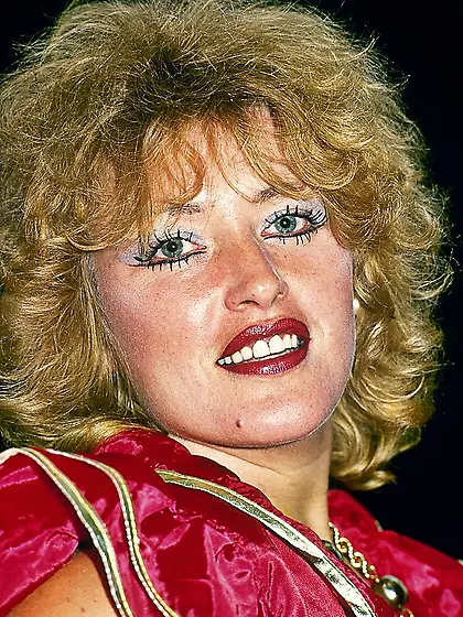 Luscious blonde smoking hot