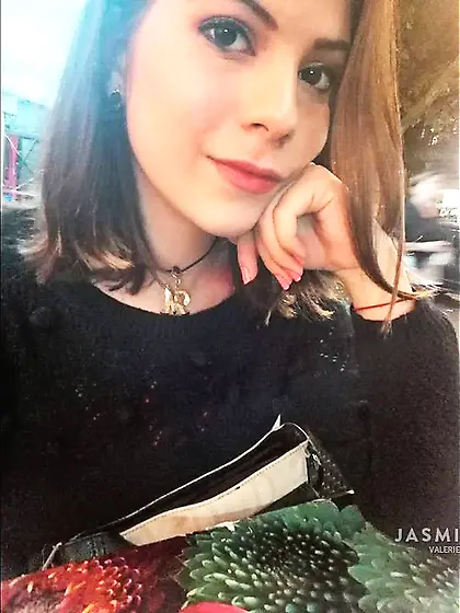 Bisexual 18yo fingering