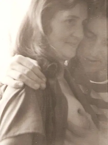 Martina zeigt ihre Fotze