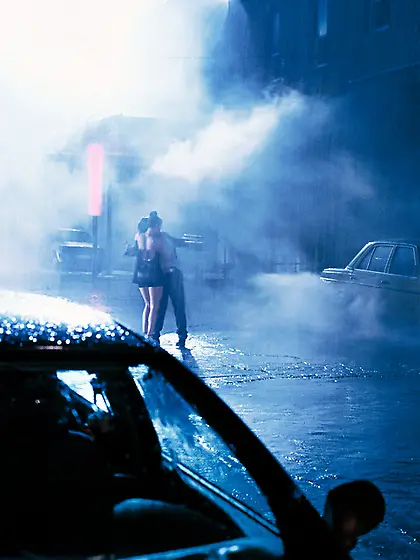 Luscious babe steaming hot