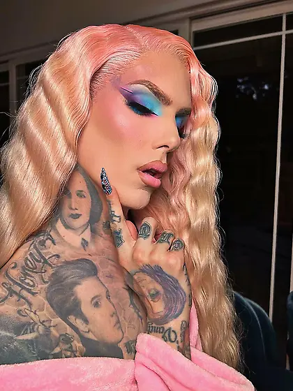 Jeffree Star tattooed makeup twink