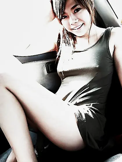 Gadis 2 - Tak pakai bra dalam kereta