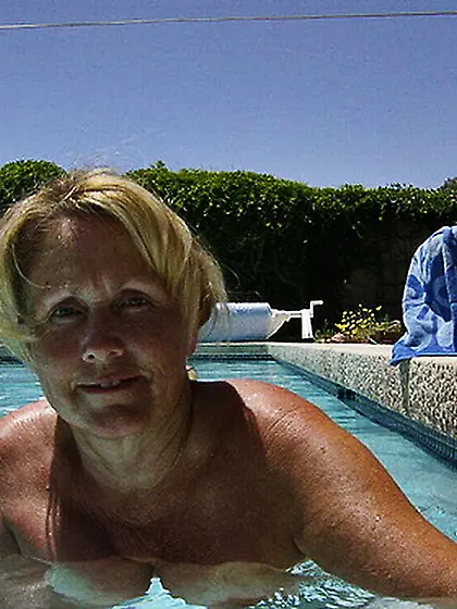 Nancy AZ Pool MILF