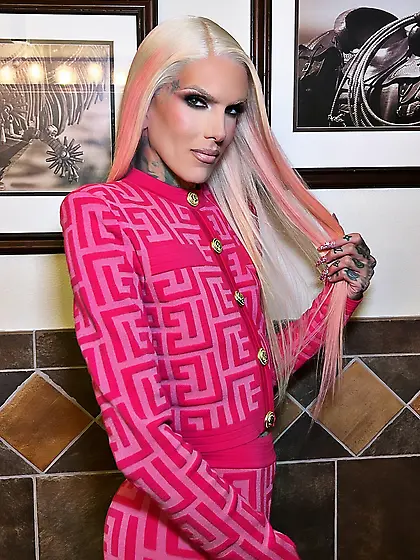 Jeffree Star tattooed makeup twink